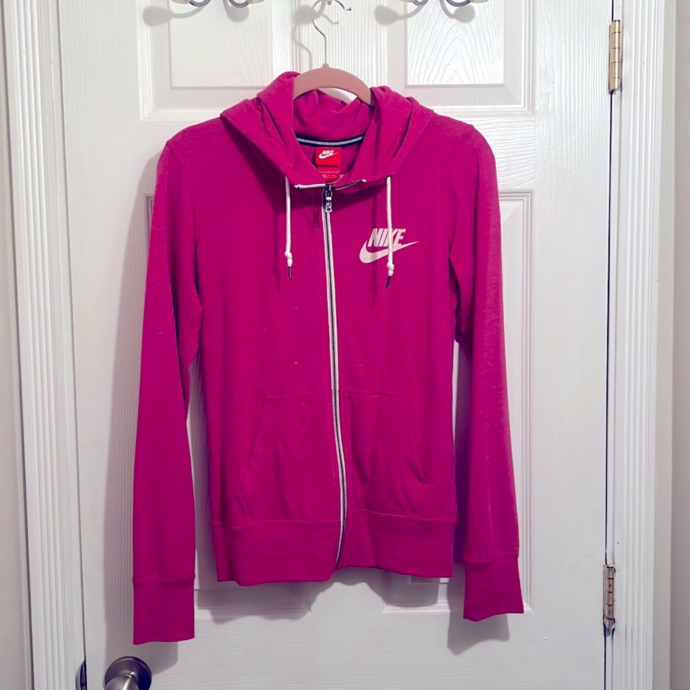 Nike zip up jacket size small. Excellent condition!